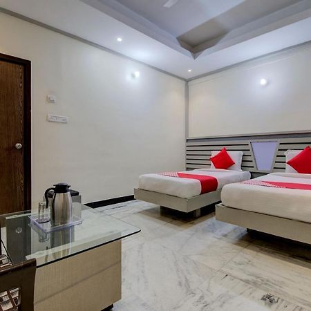 Oyo 1545 Hotel Shivani International อาเมดาบัด ภายนอก รูปภาพ