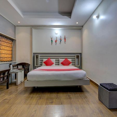 Oyo 1545 Hotel Shivani International อาเมดาบัด ภายนอก รูปภาพ
