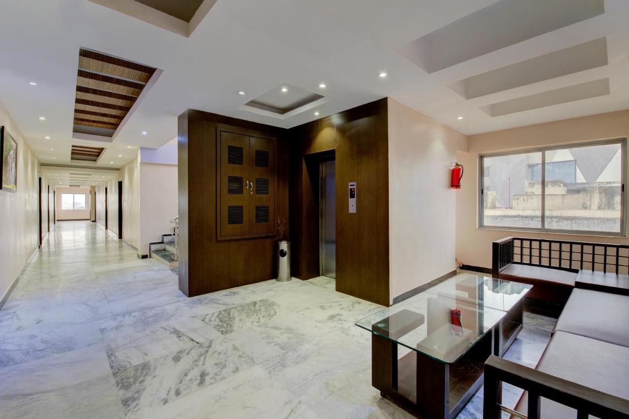 Oyo 1545 Hotel Shivani International อาเมดาบัด ภายนอก รูปภาพ