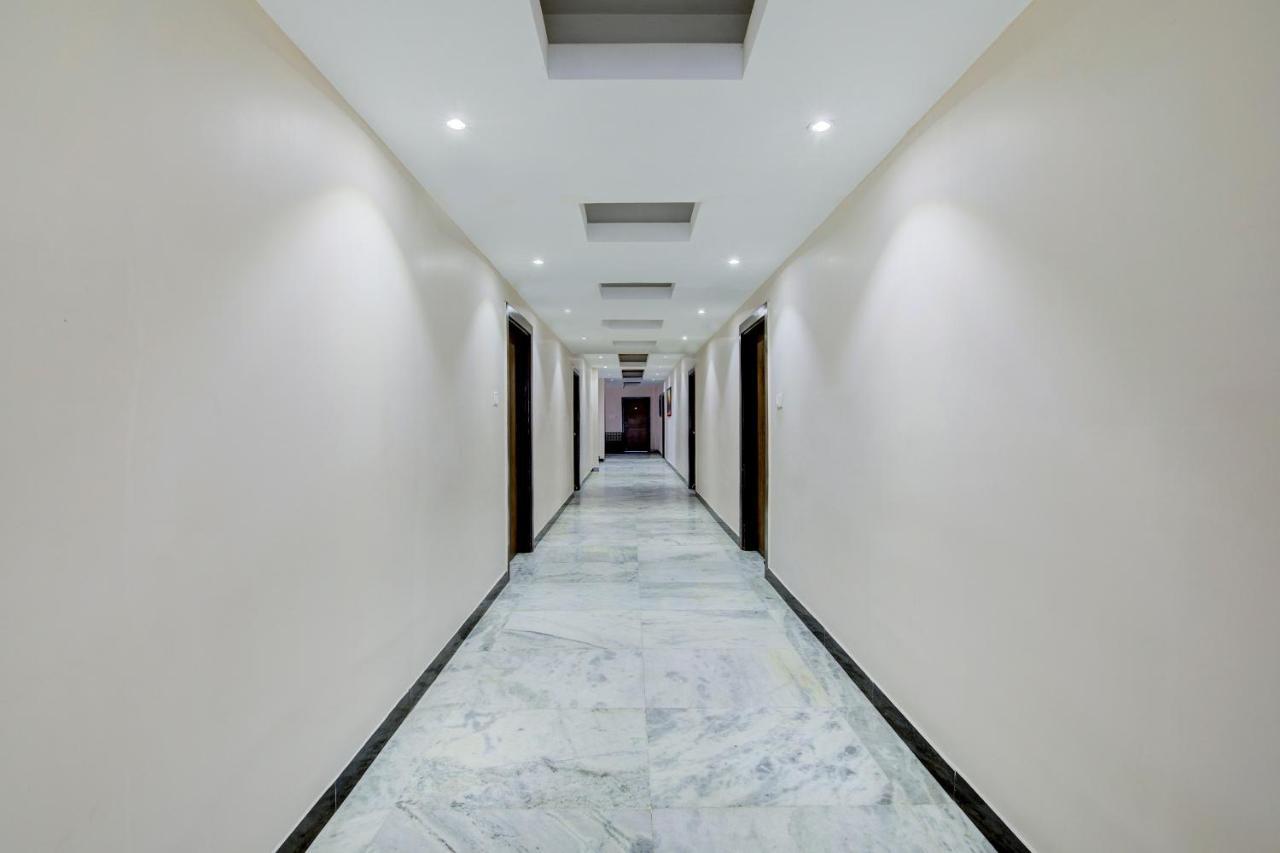 Oyo 1545 Hotel Shivani International อาเมดาบัด ภายนอก รูปภาพ