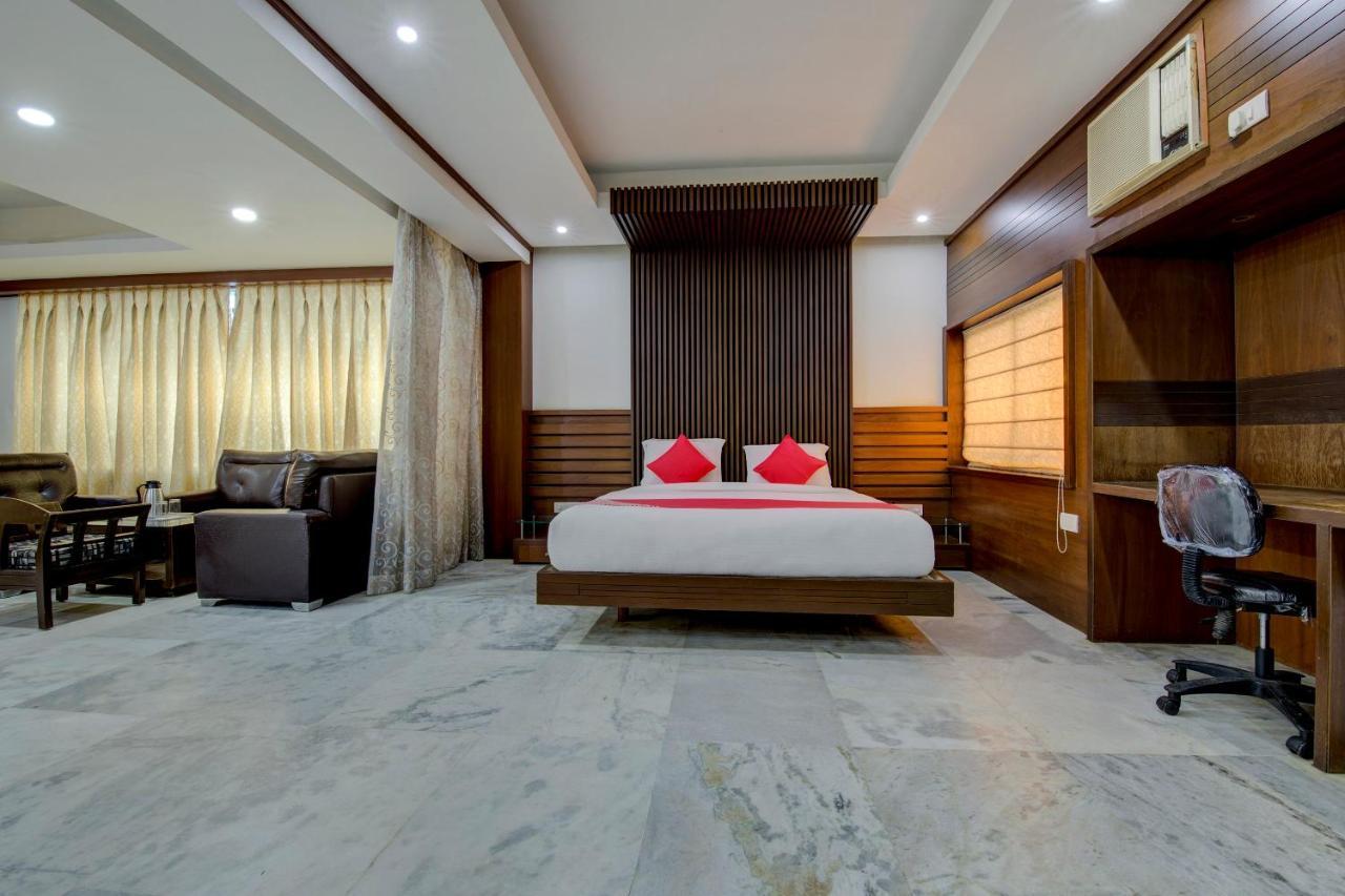 Oyo 1545 Hotel Shivani International อาเมดาบัด ภายนอก รูปภาพ
