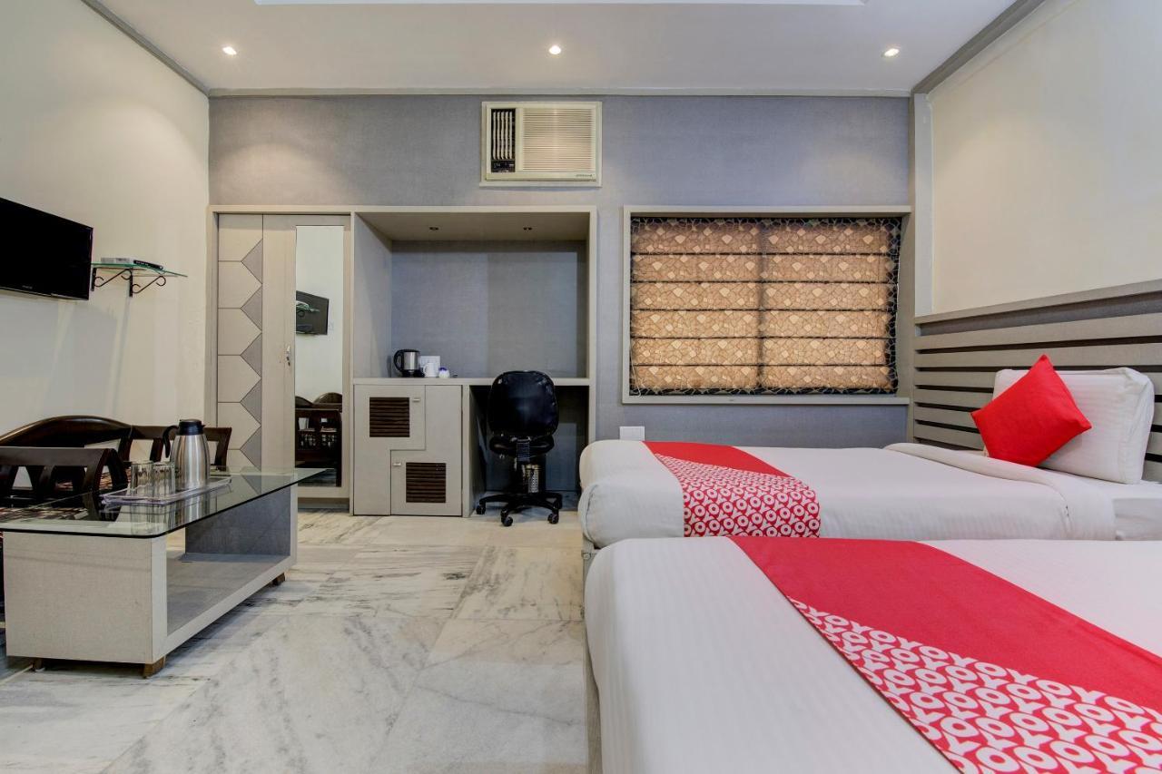 Oyo 1545 Hotel Shivani International อาเมดาบัด ภายนอก รูปภาพ
