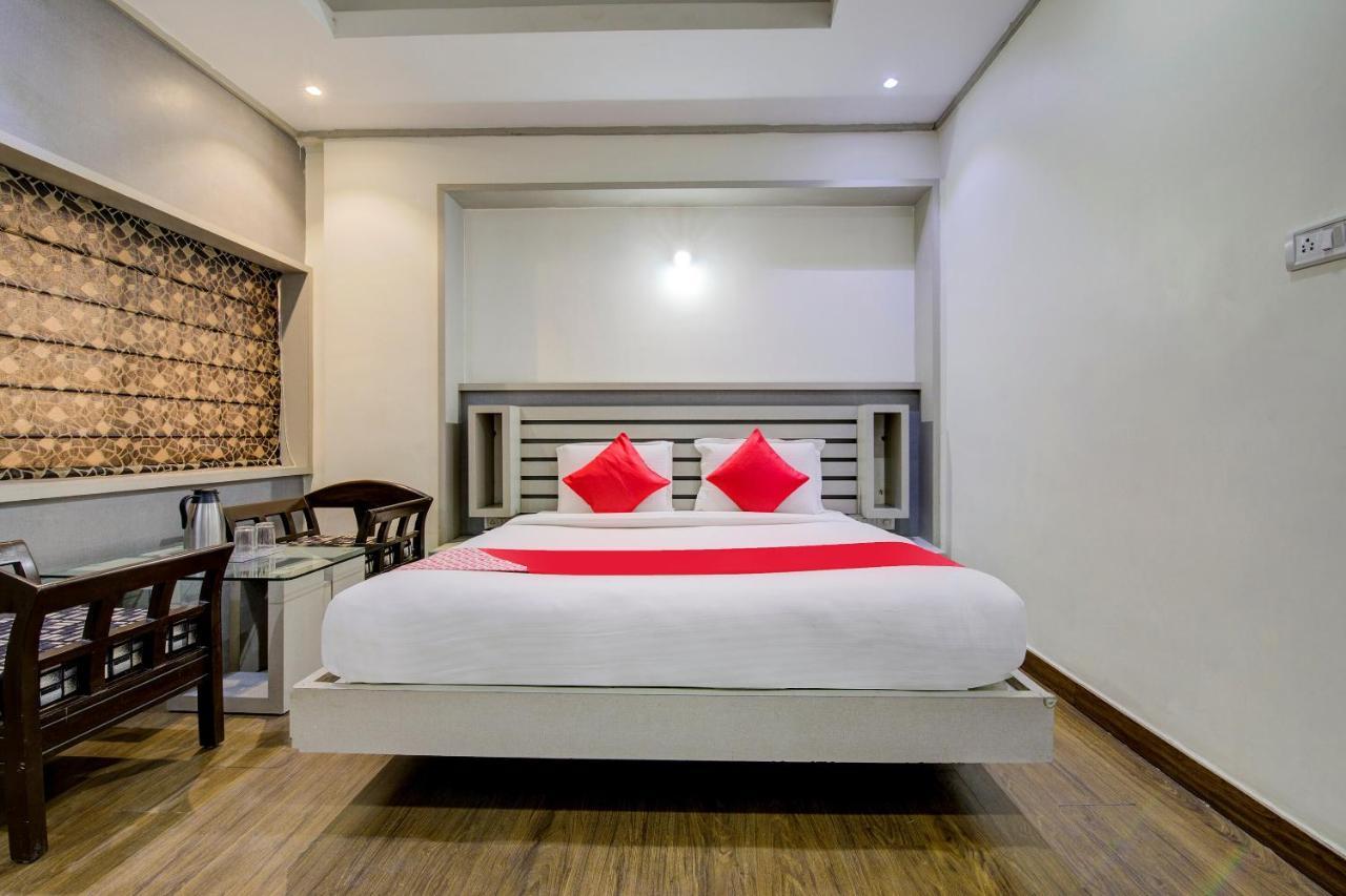 Oyo 1545 Hotel Shivani International อาเมดาบัด ภายนอก รูปภาพ