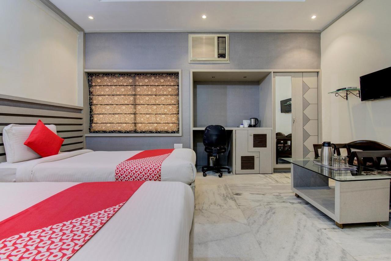 Oyo 1545 Hotel Shivani International อาเมดาบัด ภายนอก รูปภาพ