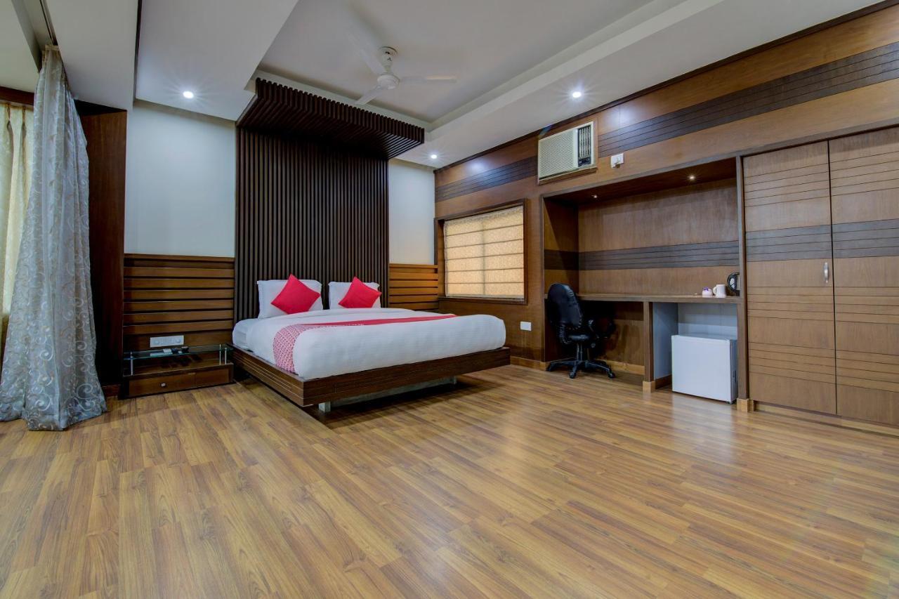 Oyo 1545 Hotel Shivani International อาเมดาบัด ภายนอก รูปภาพ