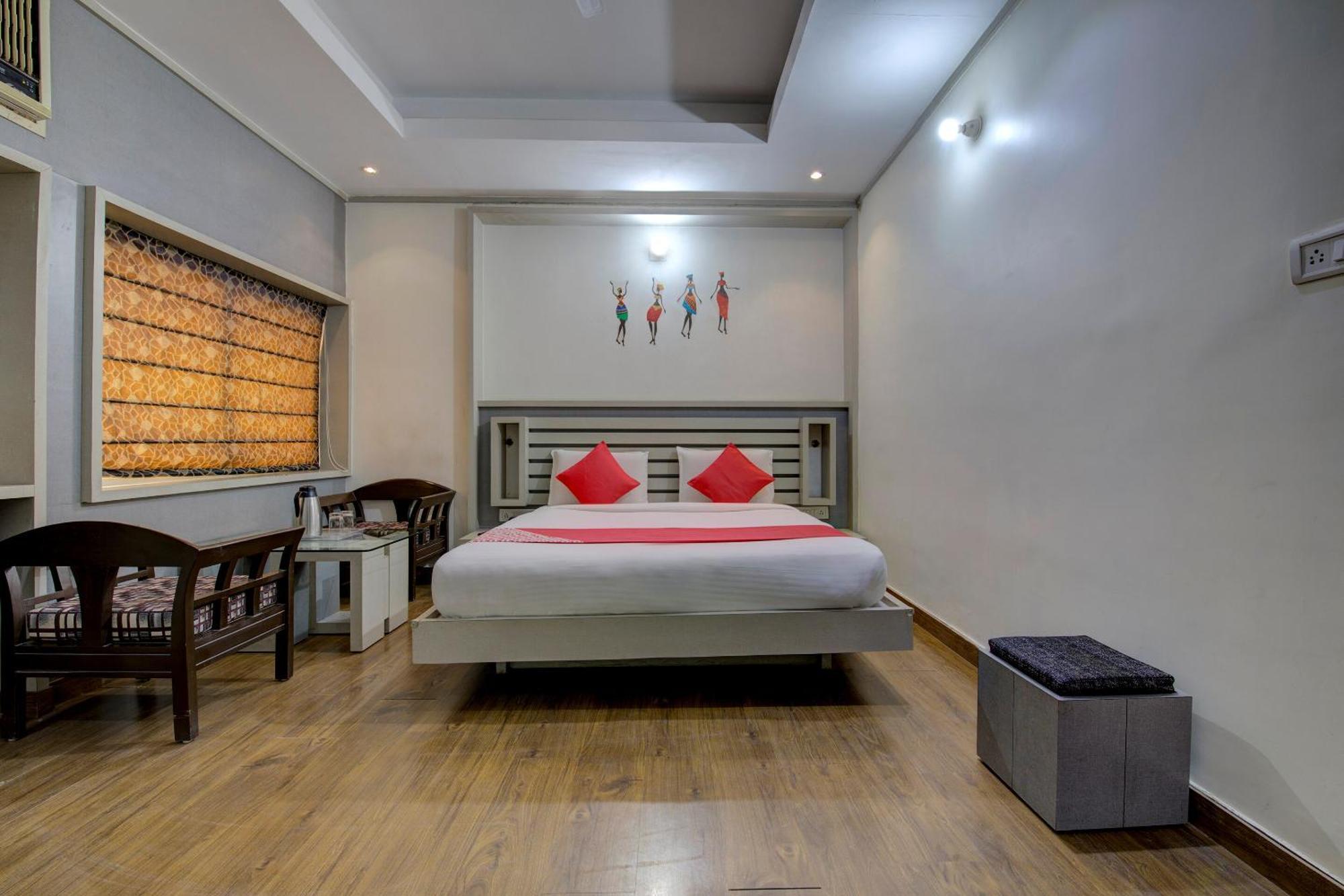 Oyo 1545 Hotel Shivani International อาเมดาบัด ภายนอก รูปภาพ