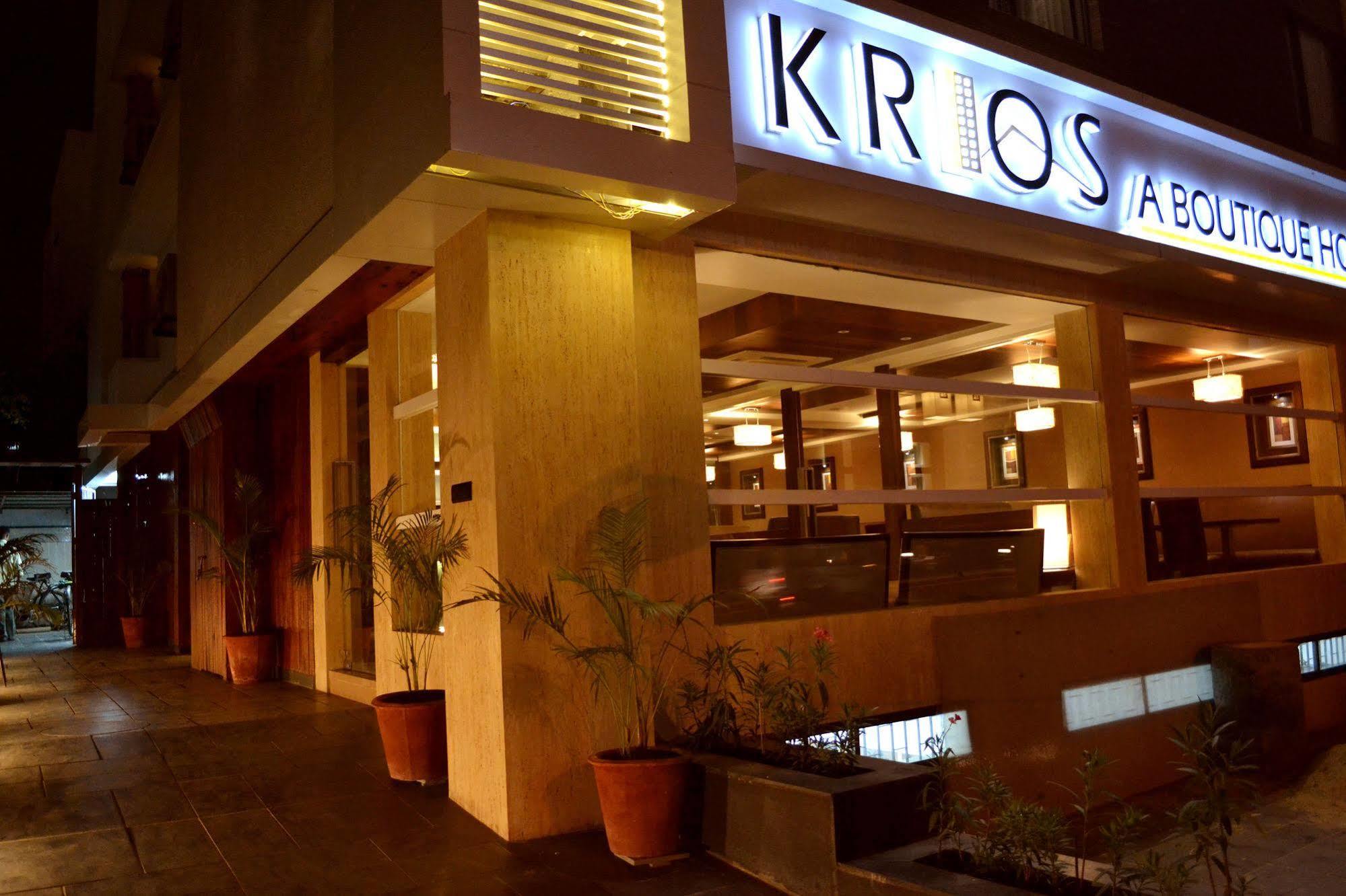 Oyo 1545 Hotel Shivani International อาเมดาบัด ภายนอก รูปภาพ