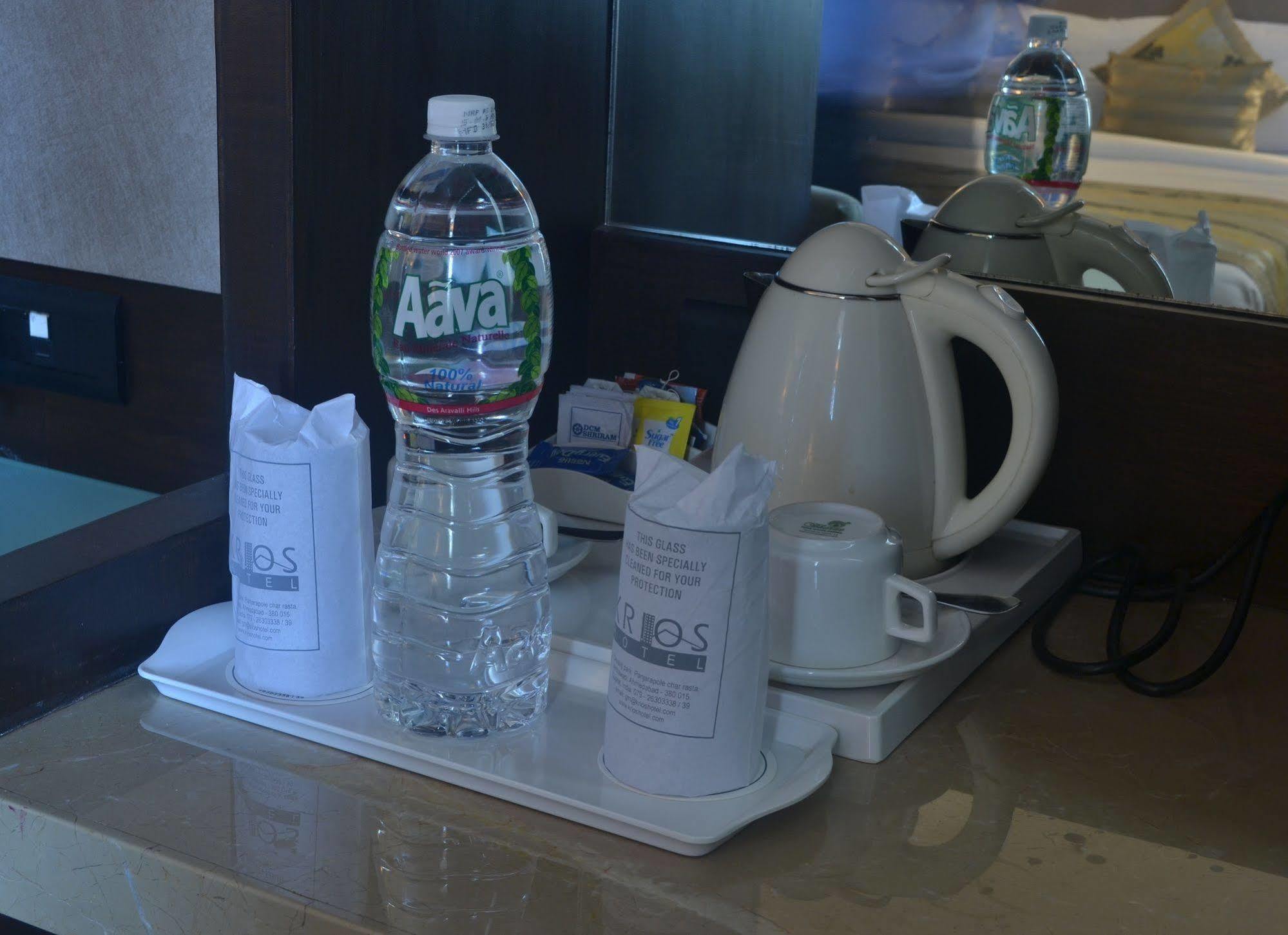 Oyo 1545 Hotel Shivani International อาเมดาบัด ภายนอก รูปภาพ