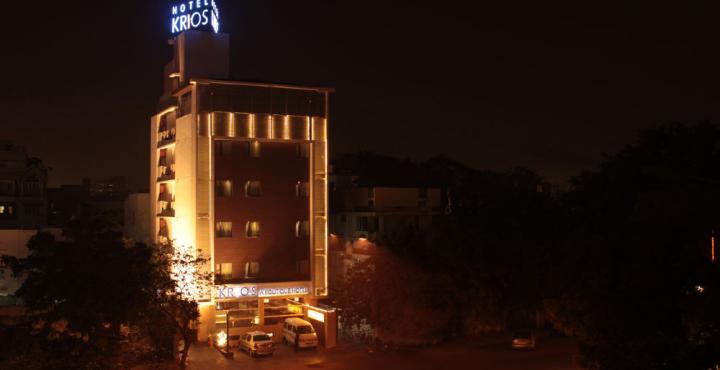 Oyo 1545 Hotel Shivani International อาเมดาบัด ภายนอก รูปภาพ