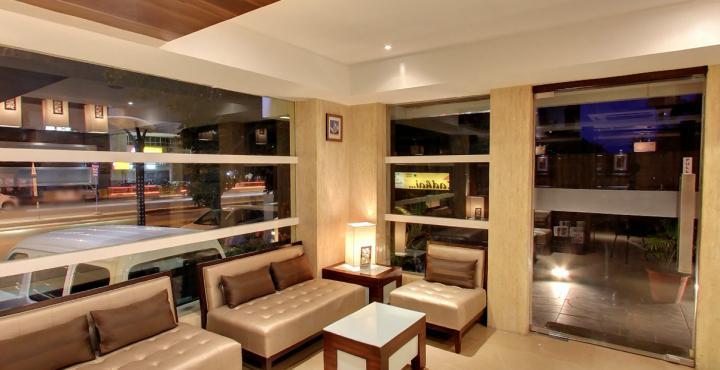 Oyo 1545 Hotel Shivani International อาเมดาบัด ภายนอก รูปภาพ