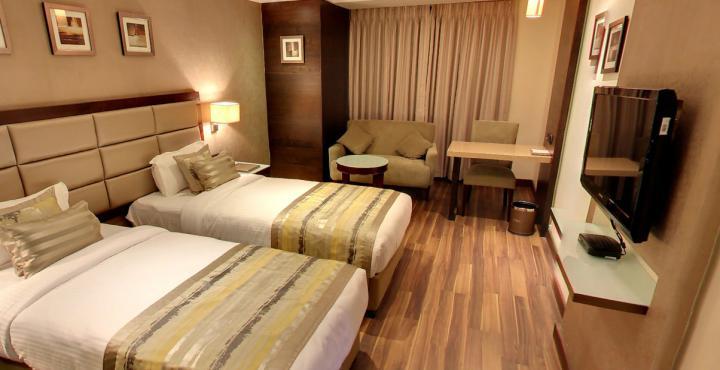 Oyo 1545 Hotel Shivani International อาเมดาบัด ภายนอก รูปภาพ